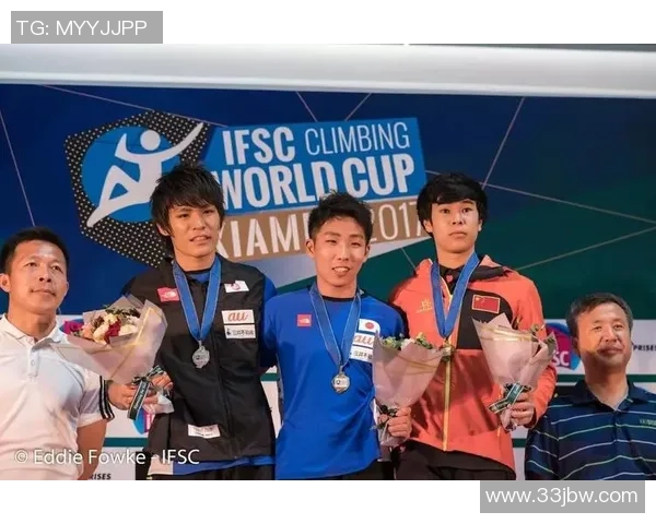 南京攀岩队的防守策略分析与攀岩热点探讨