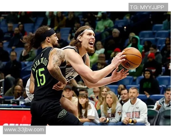 马刺与鹈鹕激战正酣现场直播全程回顾与精彩瞬间分析