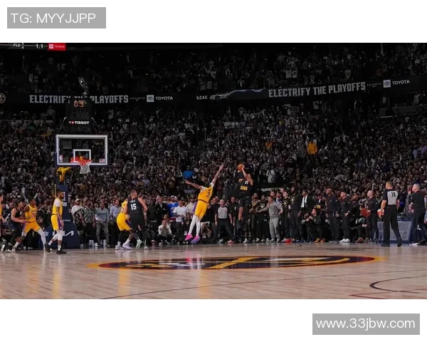 勇士与湖人激战全场精彩回顾12月19日赛事亮点分析